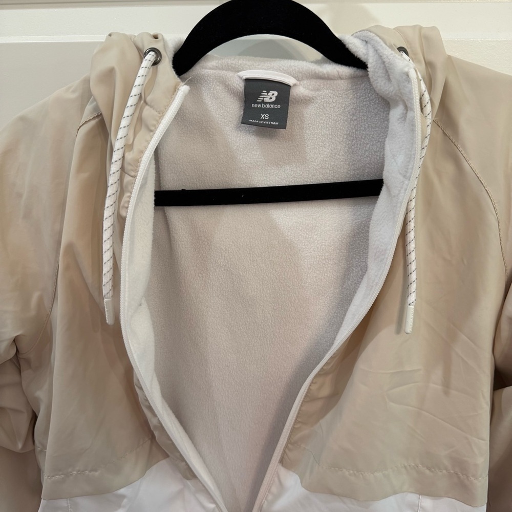 New Balance Fleece Lined Windbreaker Jacket Tan & White XS - Picture 5 of 8